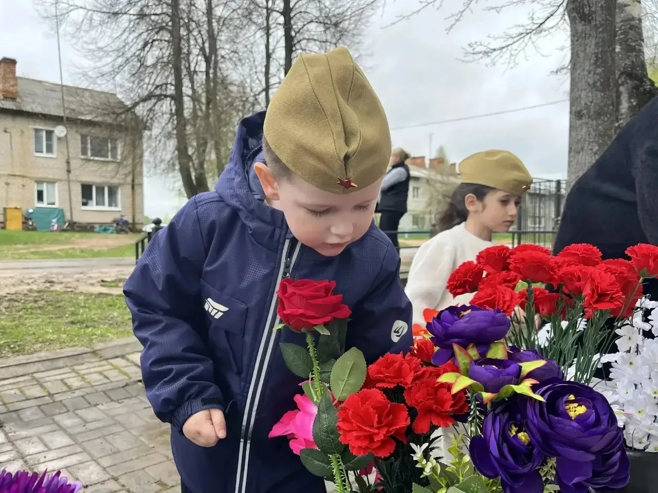 🔴 Дошкольники группы "Фиксики" ЦРР - детский сад № 41 р.п.Петровское почтили память погибших воинов 