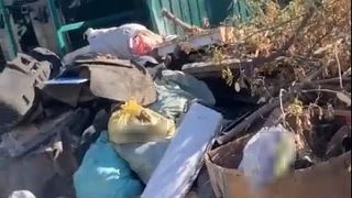 Огонь угрожает целому микрорайону из-за хлама на мусорке