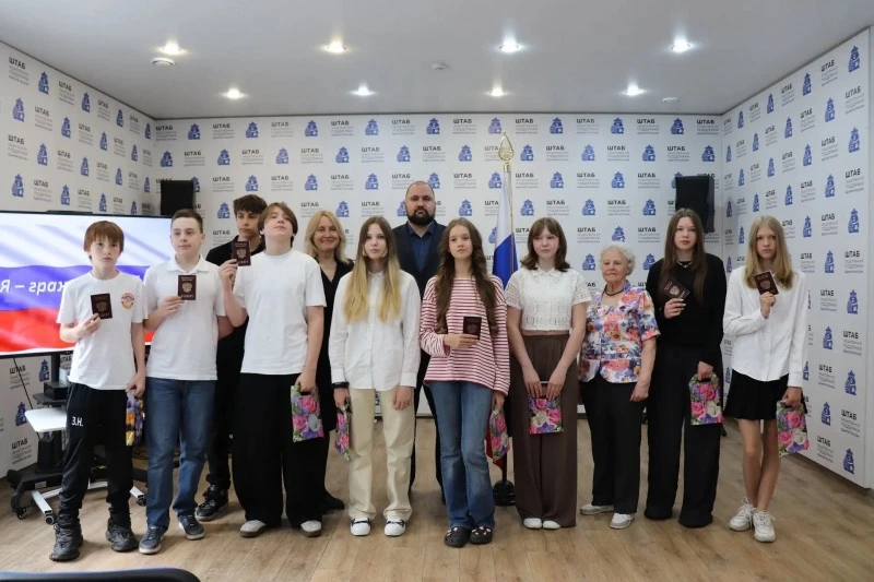 🇷🇺💐 С Днём России!

📌В Красноярске, Дивногорске, Емельяново и Енисейске сотрудники полиции и «Дв