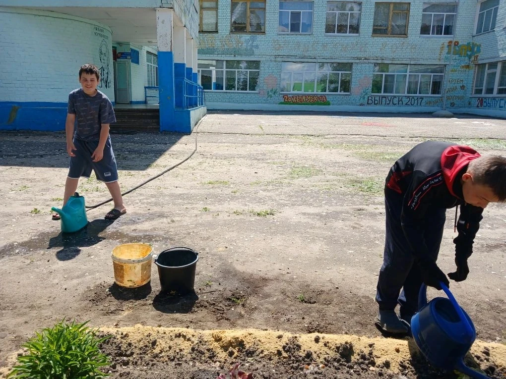 Наш школьный двор — наша общая забота ❤️