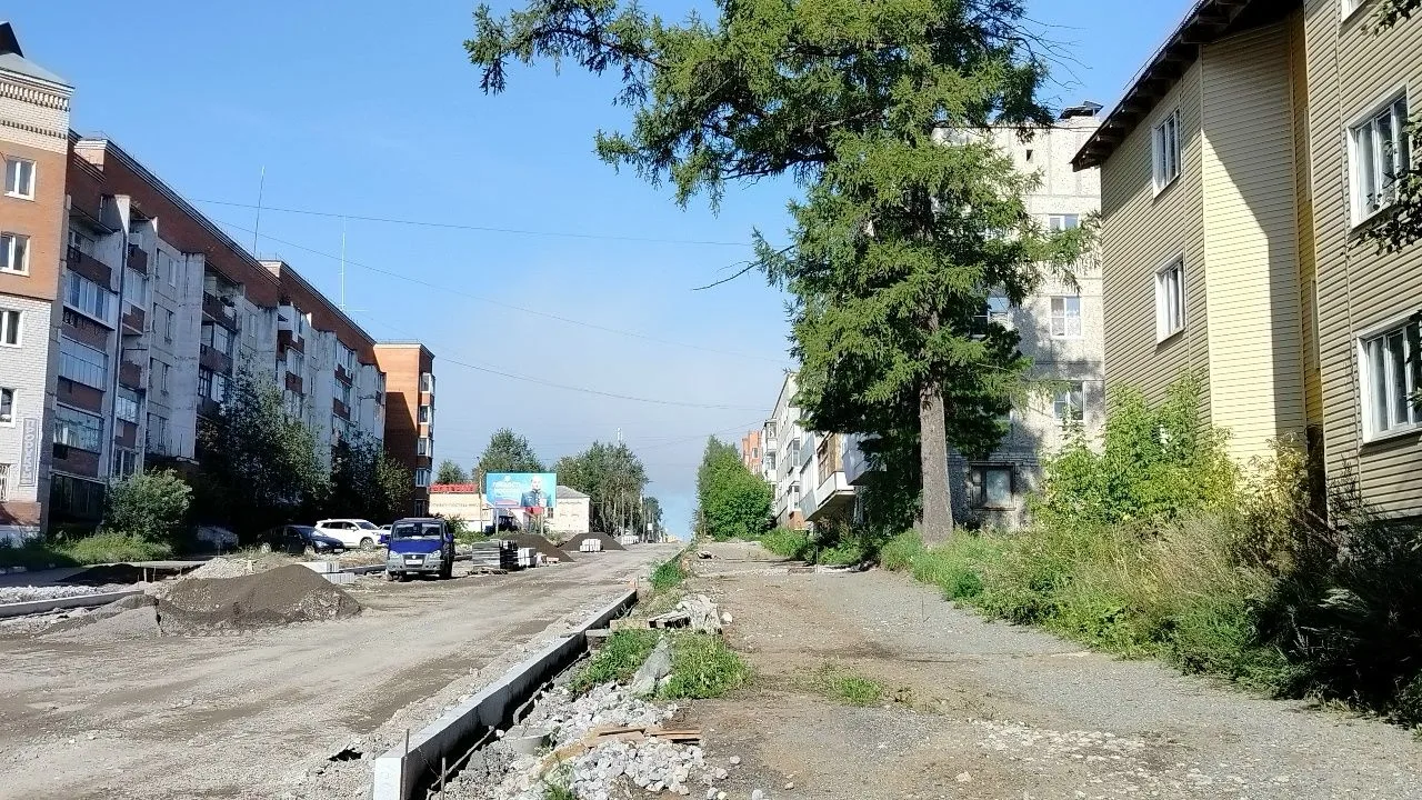 🚜  Улица Октябрьская. На участке от улицы Карпинского до улицы Комсомольская строители...