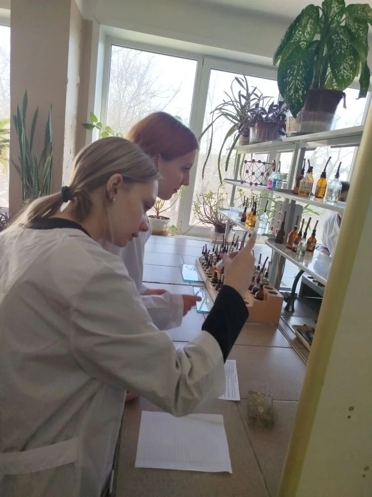 🎓Первые, но уверенные шаги в науку  ☝️Учащиеся 9 классов в рамках профориентационной работы и подгот