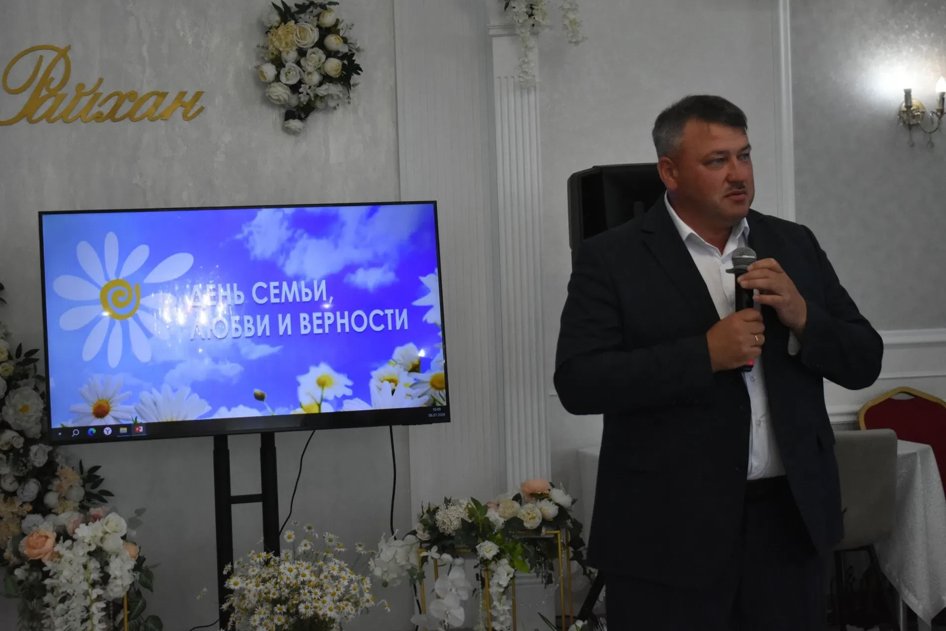 В честь Дня семьи, любви и верности, 6 июля в кафе "Райхан" прошло торжественное мероприятие. В орга