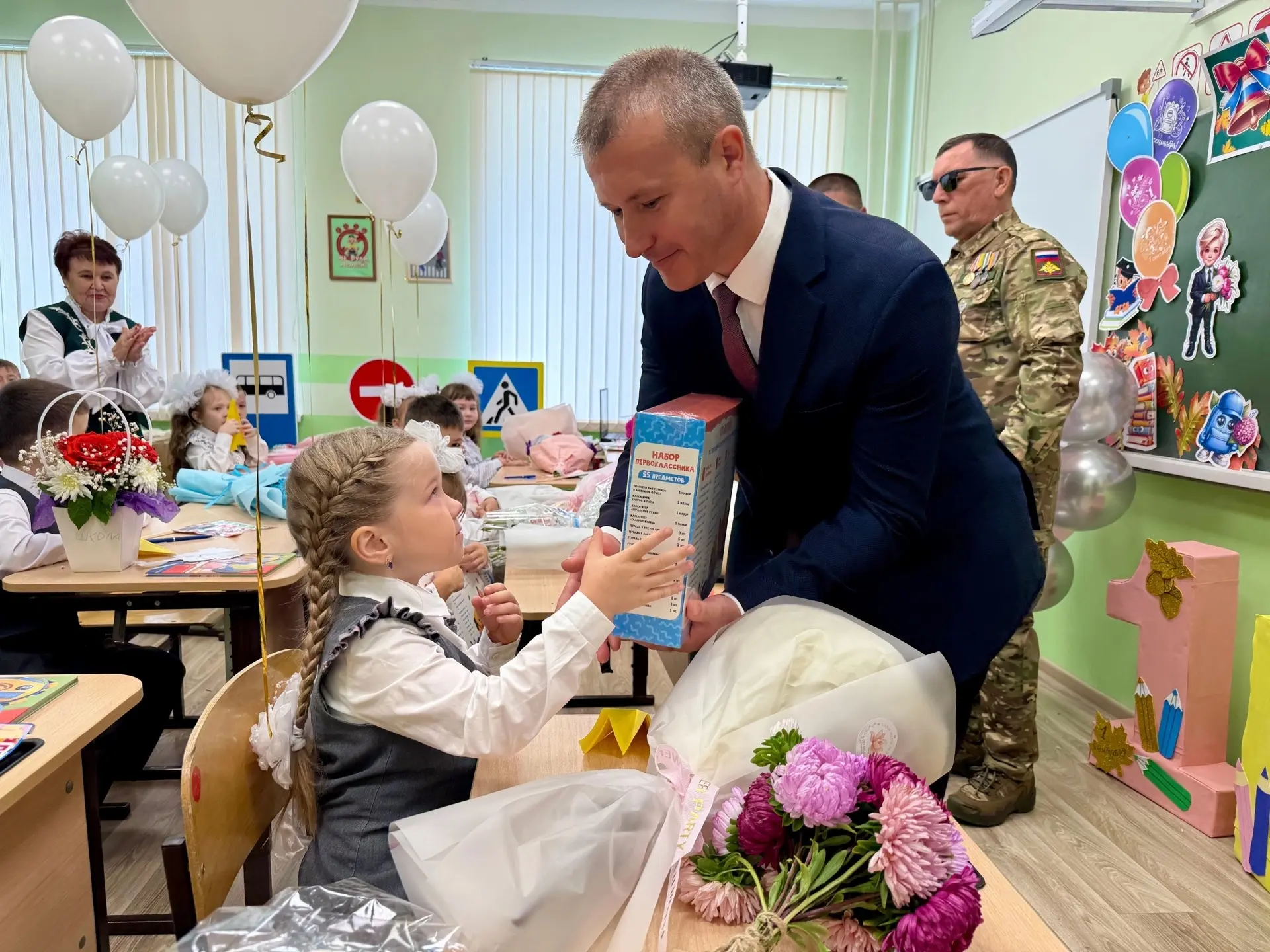 Первоклассники Татышлинского района получили подарки от депутатов