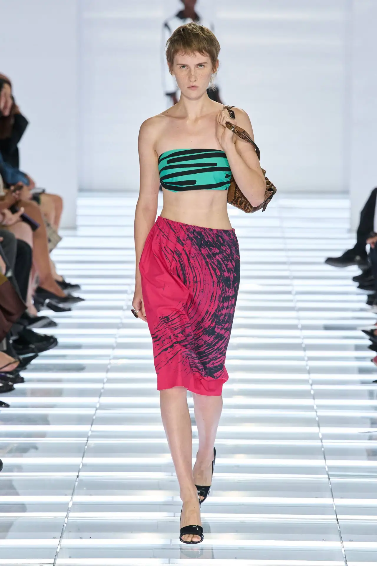 Когда мода встречается с искусством: Prada SS 2027.