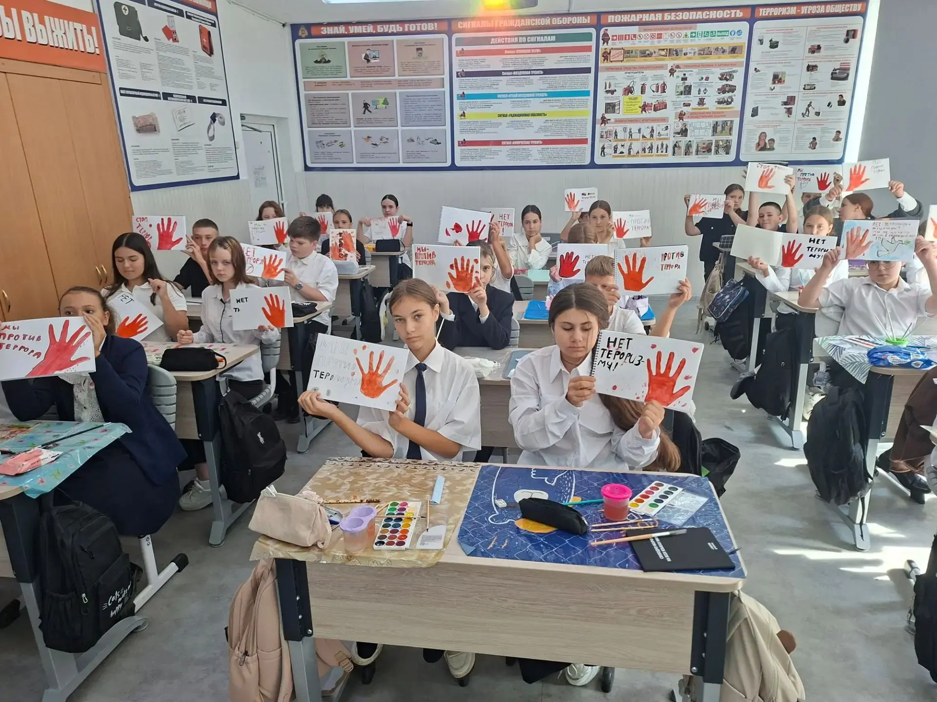 🖐️ Маленькая ладошка против большого зла.