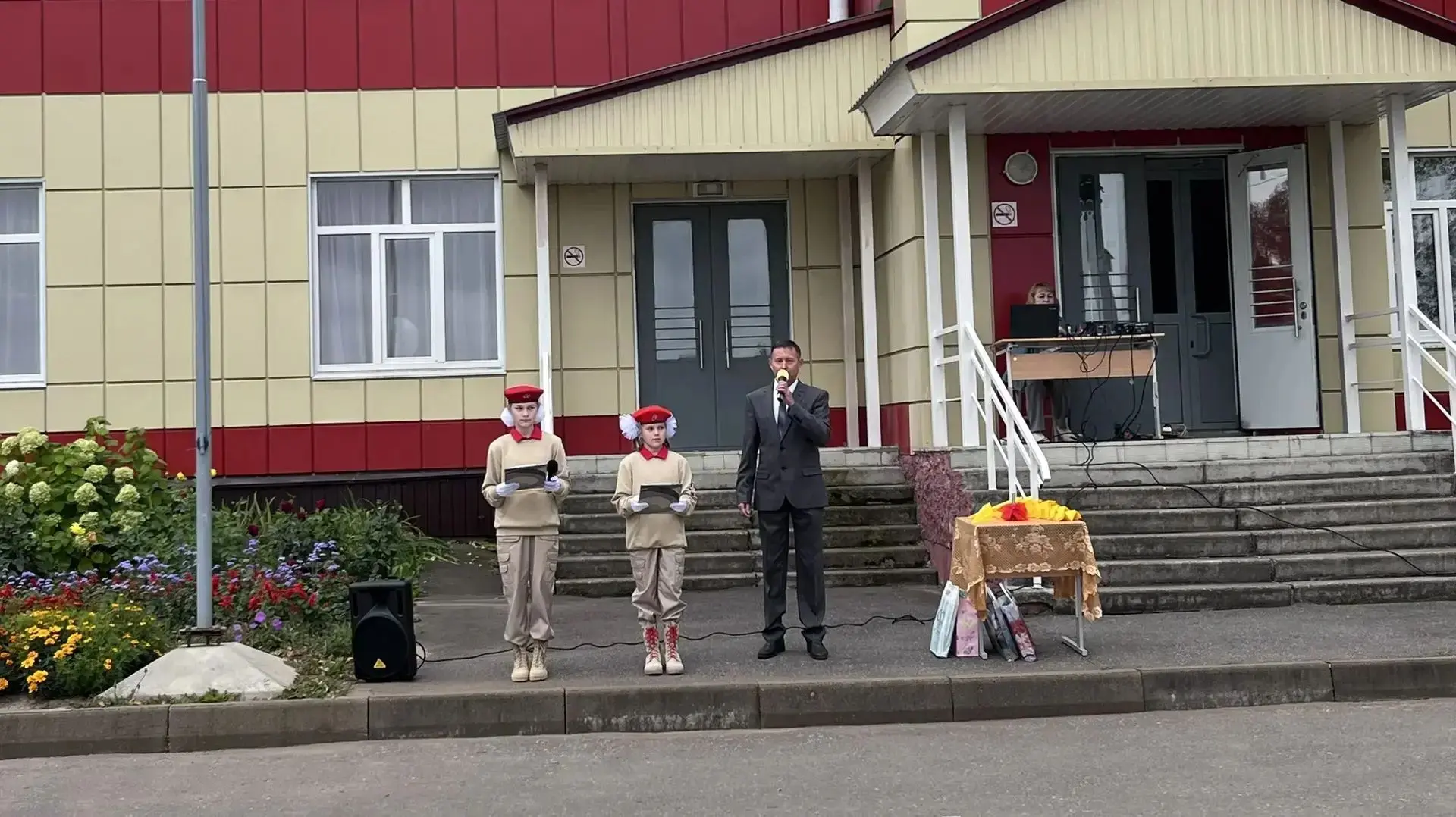 🔔 С Днём знаний, наша большая школьная семья! 🎓