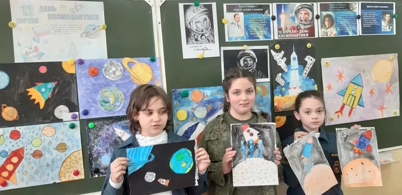 🚀 По космическим просторам с #МОУСШ81!  12 апреля — День космонавтики, и наши юные ученики начальной