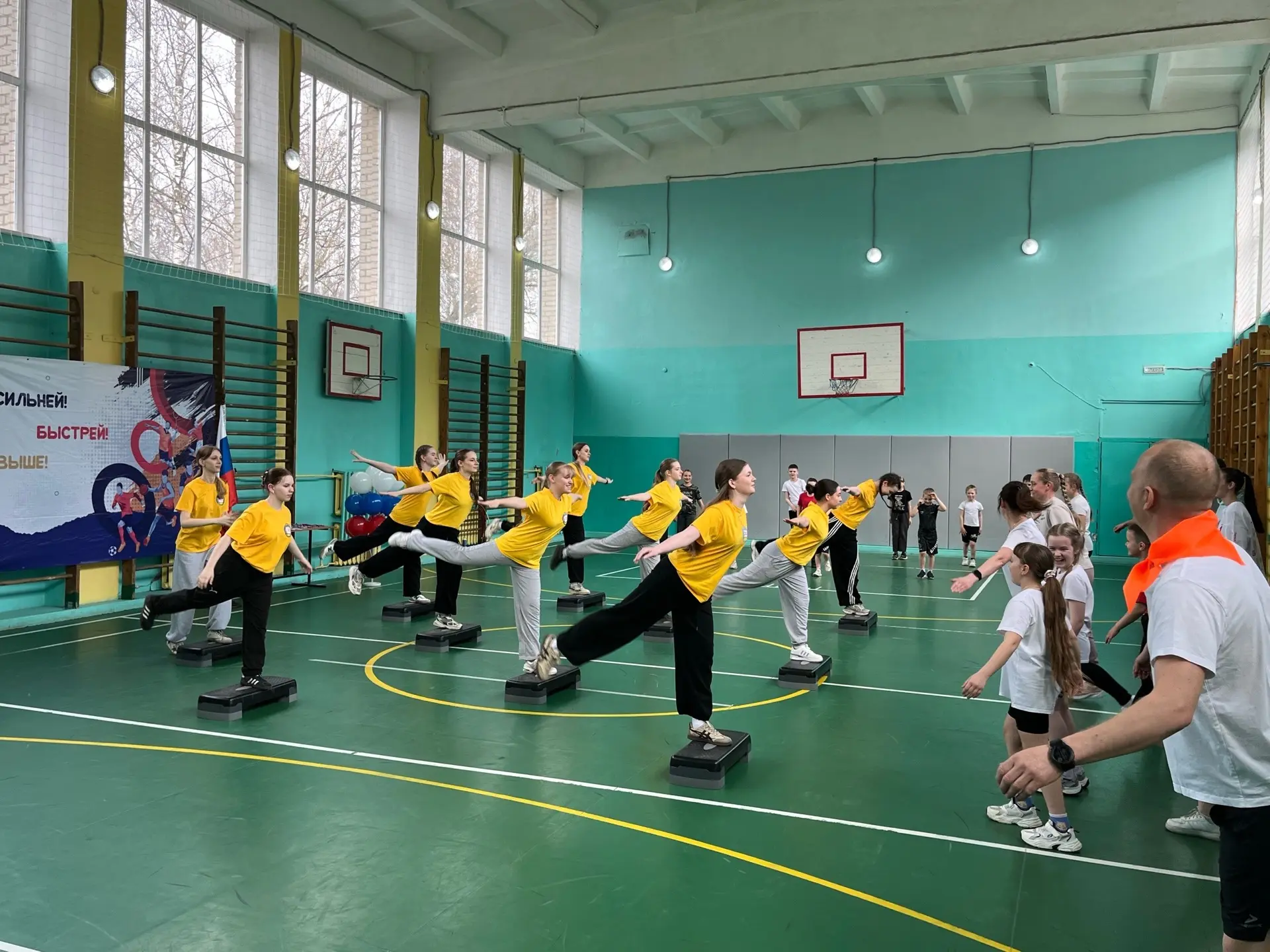 ✨ Семейные олимпийские игры: семья, знания, спорт ⚽🤸   💫 Сегодня, 24 апреля, в нашей школе состоялос