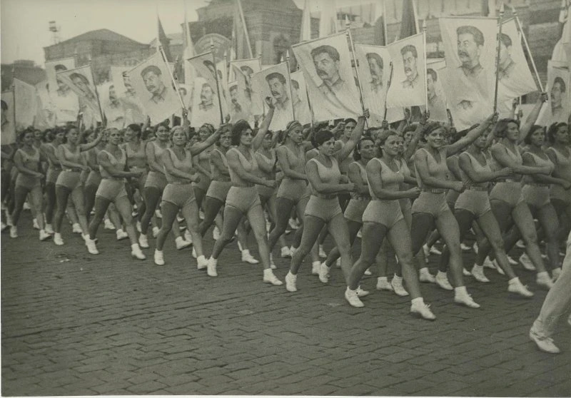5 августа 1931 года в физкультурном параде на Красной площади приняли участие 40 тысяч человек

В 19
