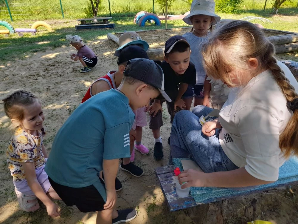 ✨ Попрыгунчики на прогулке!

Сегодняшняя прогулка в нашем детском саду прошла под знаком творчества!