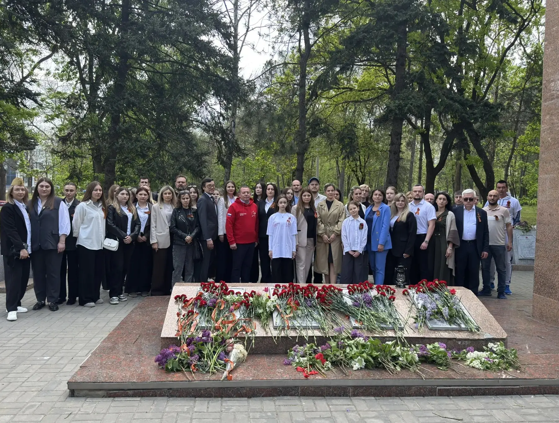 Совет молодёжи и сотрудники Сириус во главе с генеральным директором Иманжаном Тахирови...