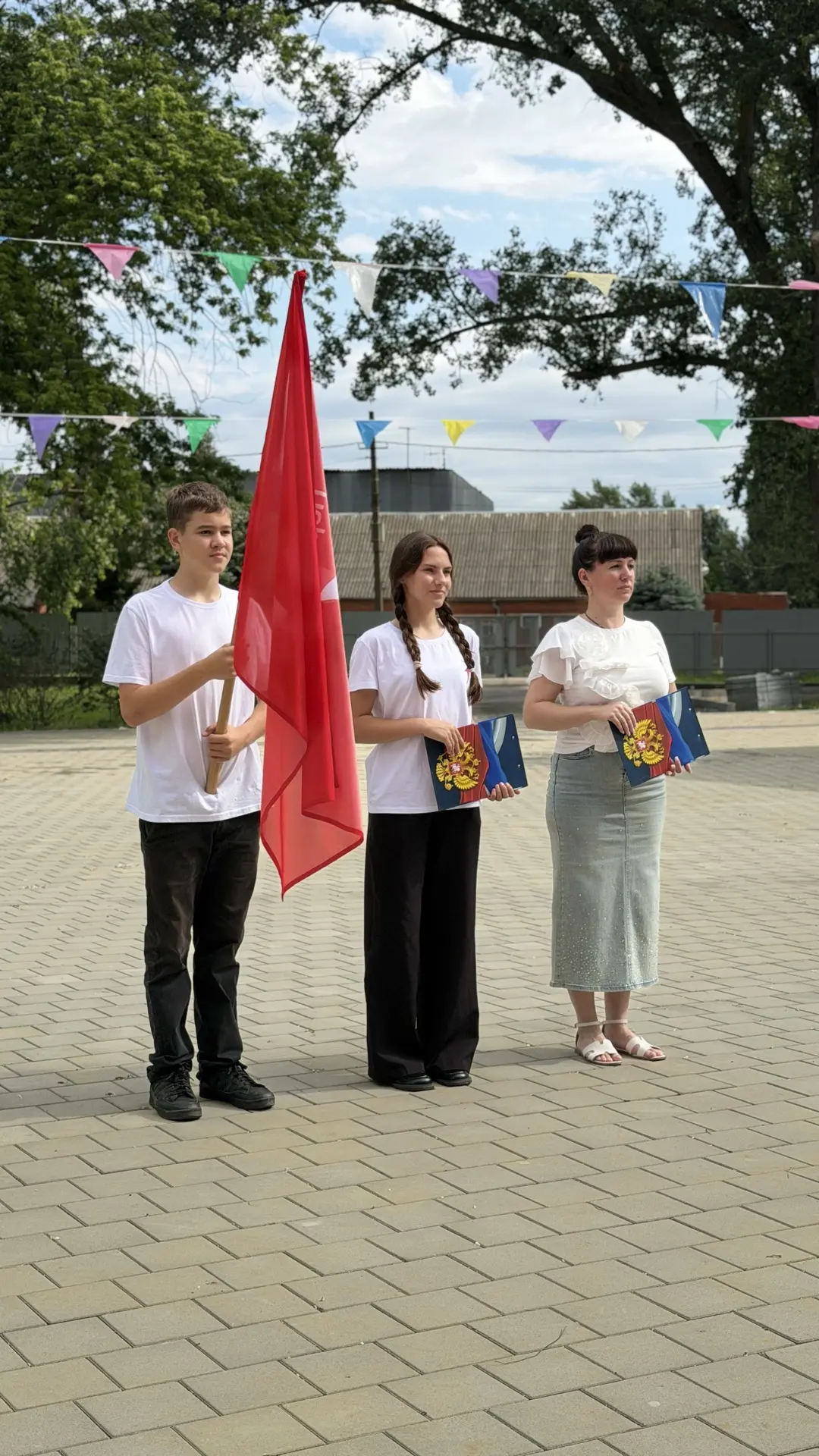 🎉 «День Первых» в лагере дневного пребывания «Радуга» МБОУ ООШ № 15: праздник единства и новых возм