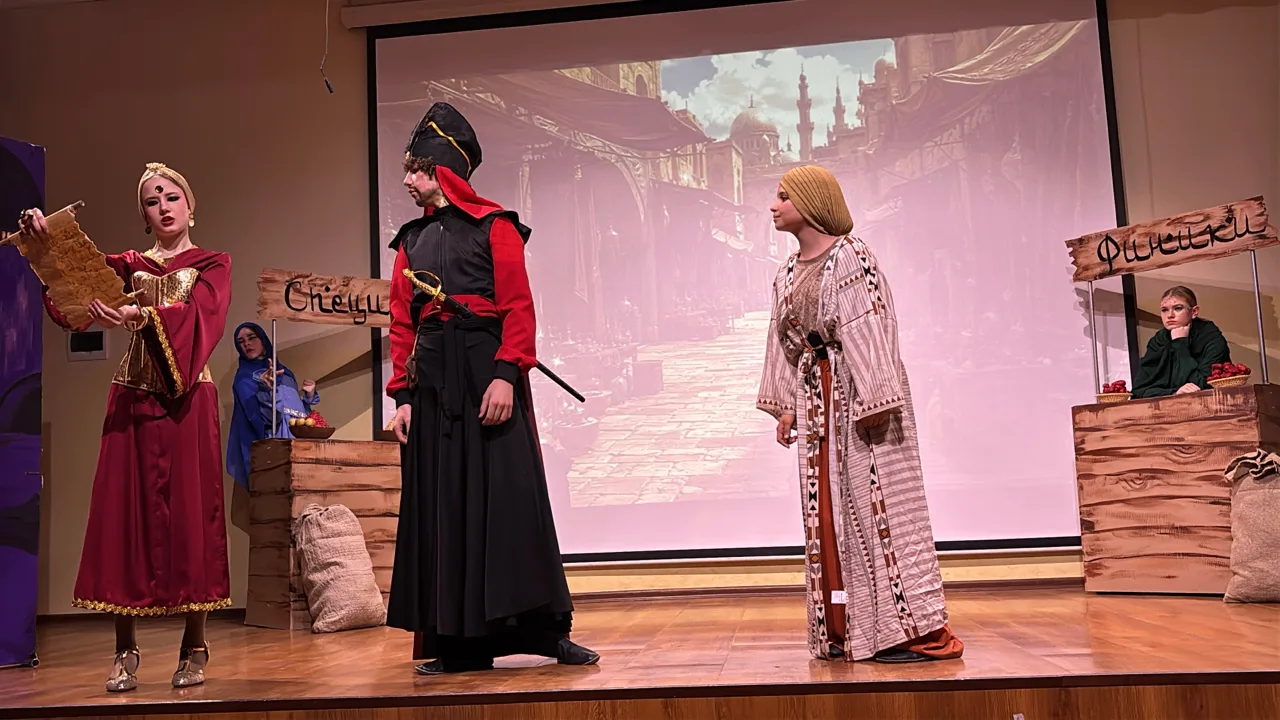 🎊 Прошли премьеры спектакля «Аладдин. Тайны Востока» от школьного театра «Перформанс».  Зрители с не