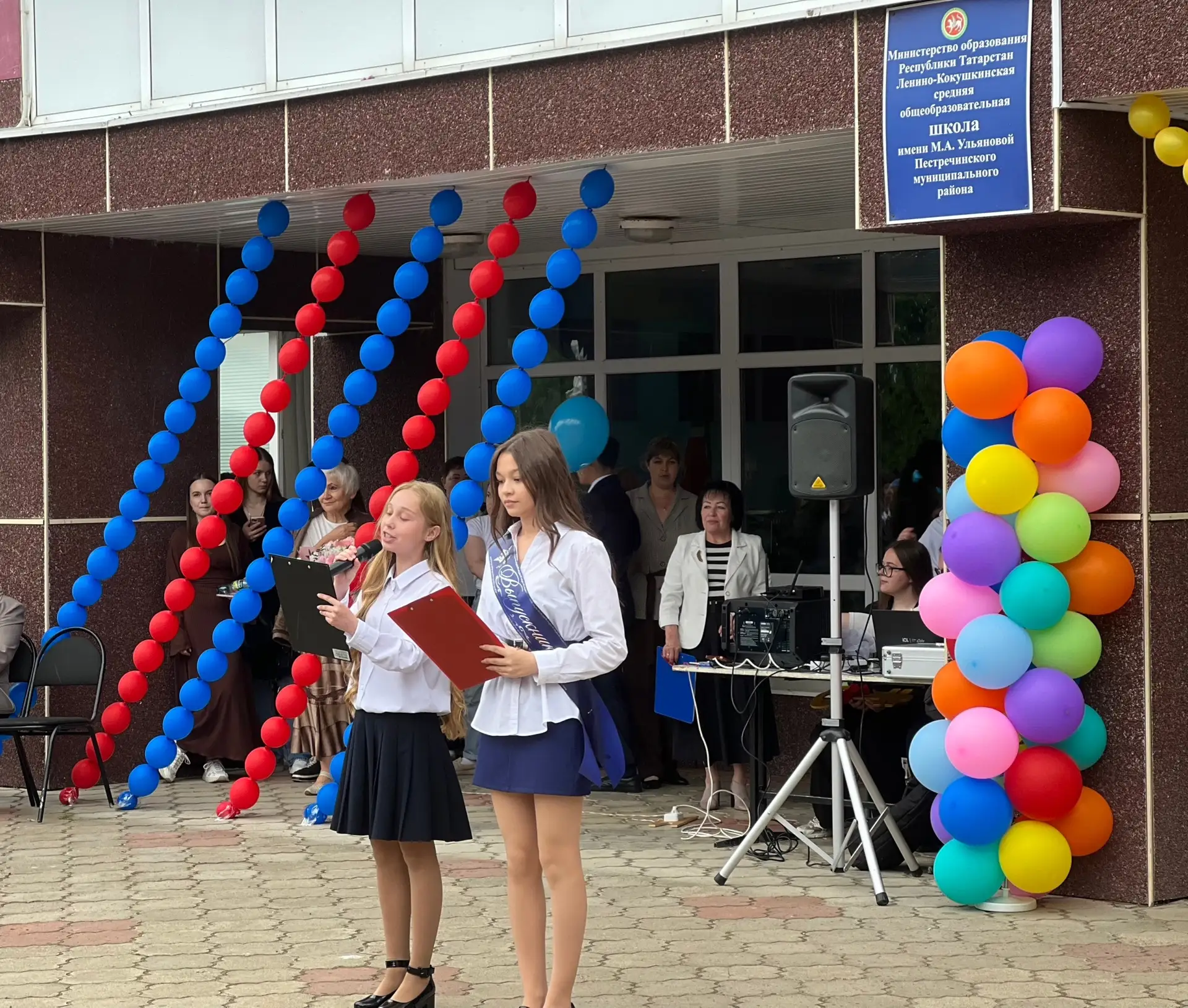 ✨ Последний звонок — это всегда немного грустно и очень радостно одновременно!