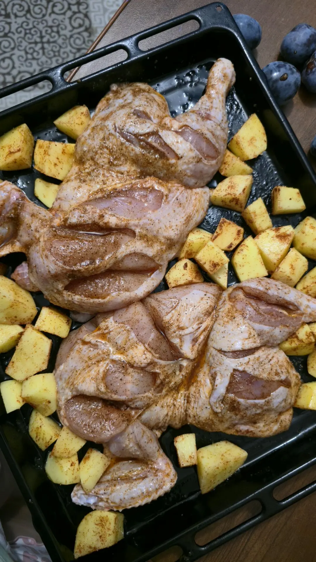 Поиграли и завалилась спать Азиза,  а мы готовим вкусняшку😜