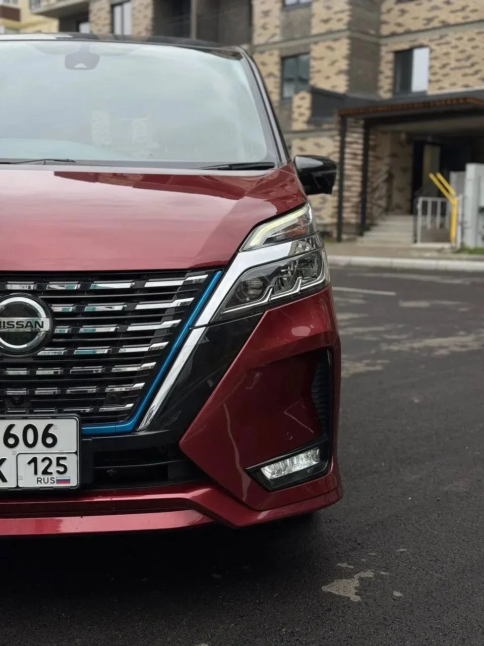Nissan Serena, год 2019, правый руль, 1.2 гибрид.