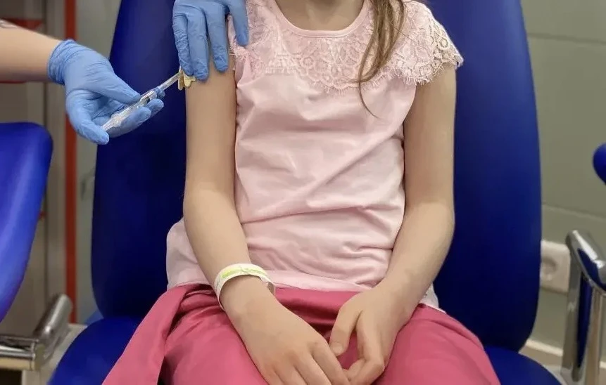 Девочек 12-13 лет в России начнут бесплатно вакцинировать от ВПЧ со второй половины 202...
