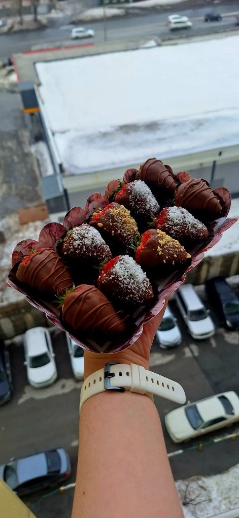 Так же стартует Розыгрыш коробки клубники в шоколаде!