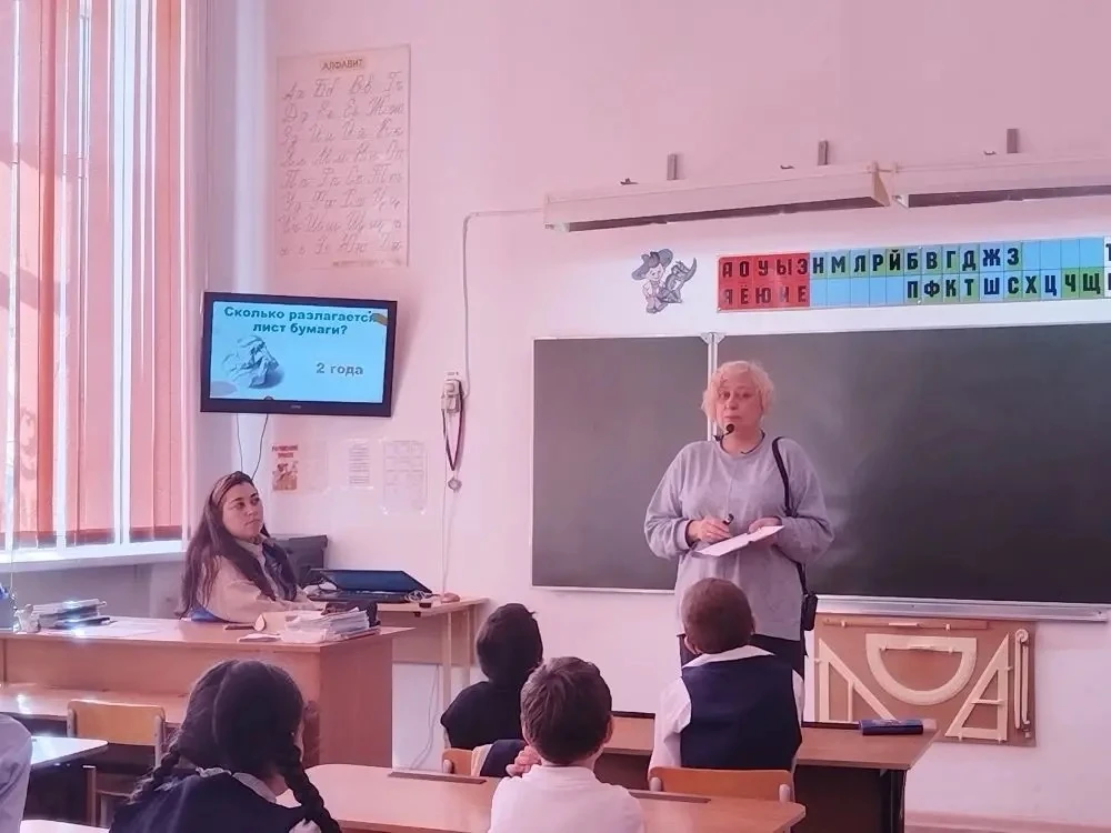 Сегодня во 2 «А» представители библиотеки для детей и молодёжи провели увлекательное ме...
