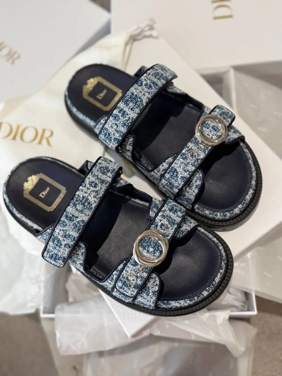 DIOR
