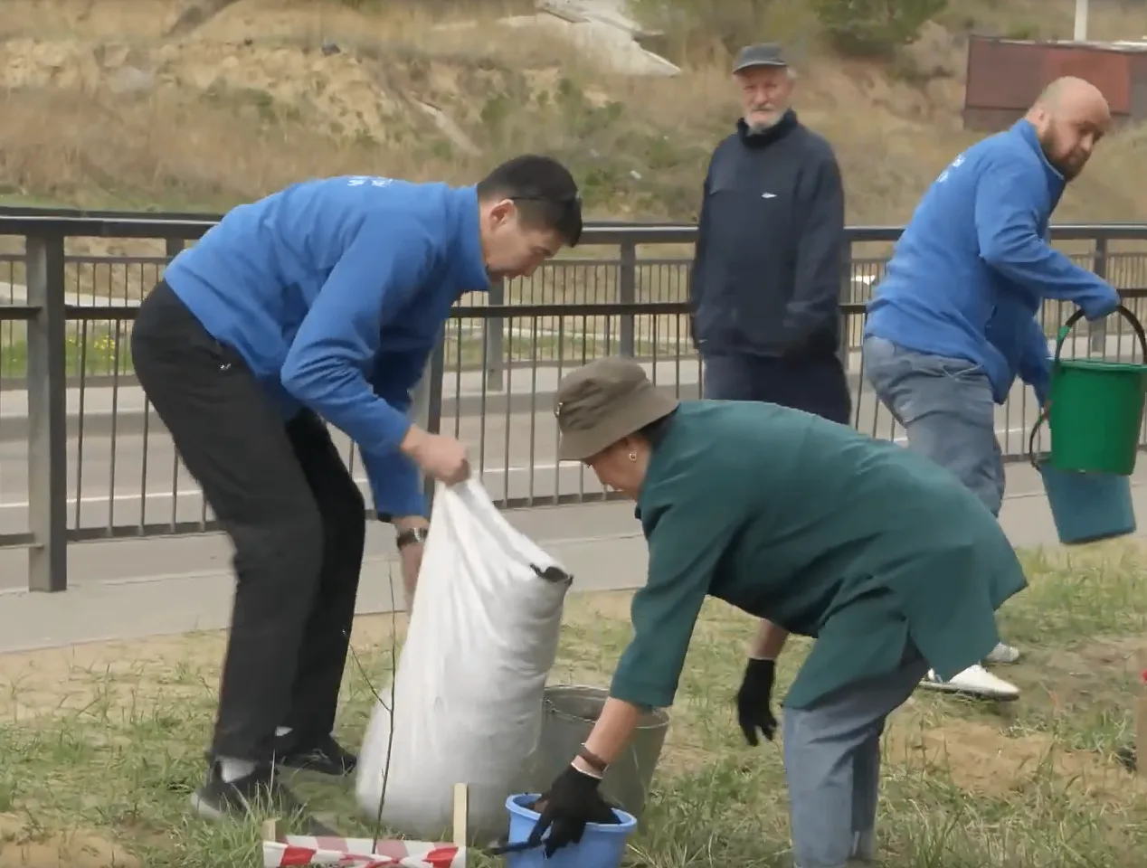 🌳 В 113-м микрорайоне Улан-Удэ появилась Аллея памяти участников СВО  На месте бывшего пустыря тепер