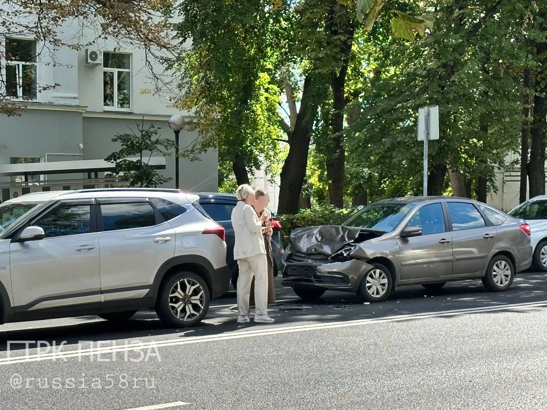 В Пензе на улице Советской столкнулись три автомобиля
