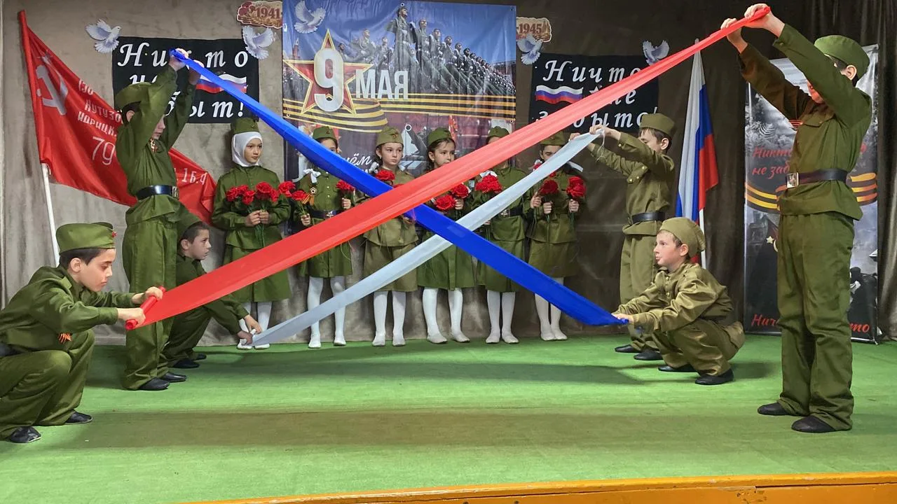 Этот День Победы порохом пропах  Этот праздник с сединою на висках  Это радость со слезами на глазах