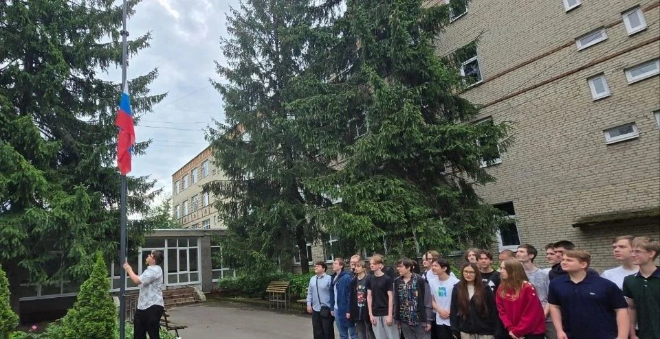 15 июня в  Чеховском техникуме  утро началось традиционно и торжественно! 🏫

Как и положено, учебны