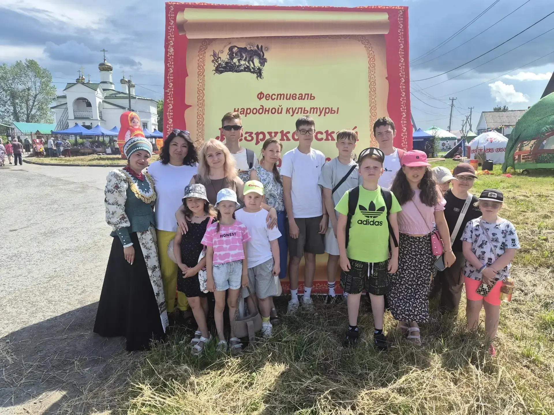 ☀️ Яркий день за городом: ученики МАОУ СОШ №1 побывали в с.Ершово на Безруковском форпосте!

12 июня