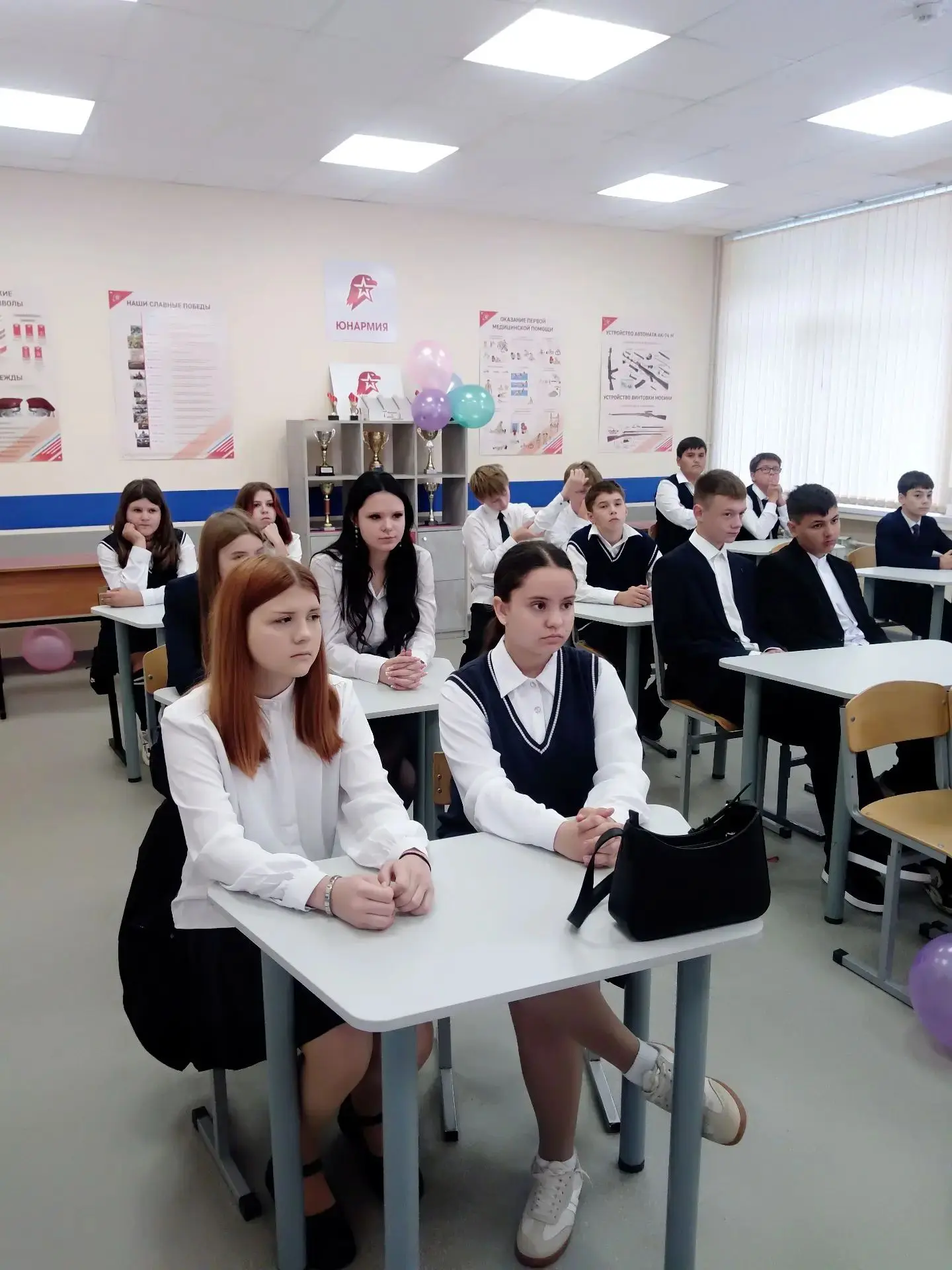 Сегодня в Кудиновской школе прошла встреча обучающихся с инспектором ГИБДД  Ивановым А.С.