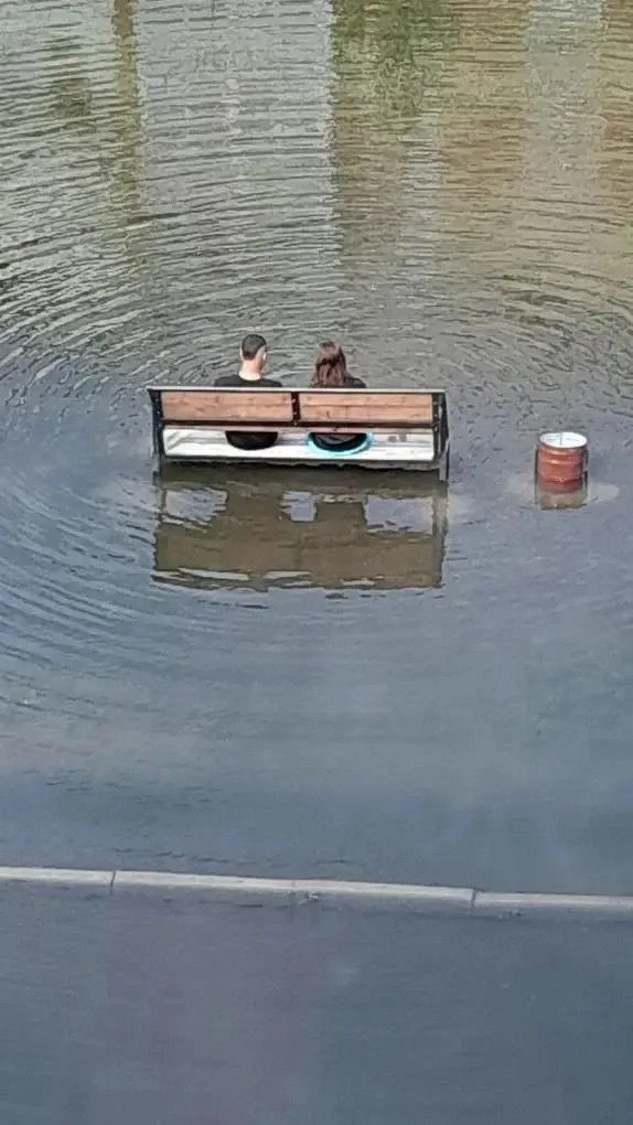 Влюбленным море по колено 💙 😃

📍Ситуация в Тайшете, мкрн Новый