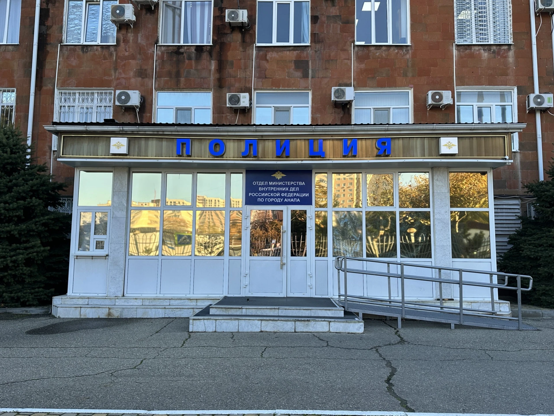 Жительницу Анапы оштрафовали за дискредитацию Вооруженных сил РФ.