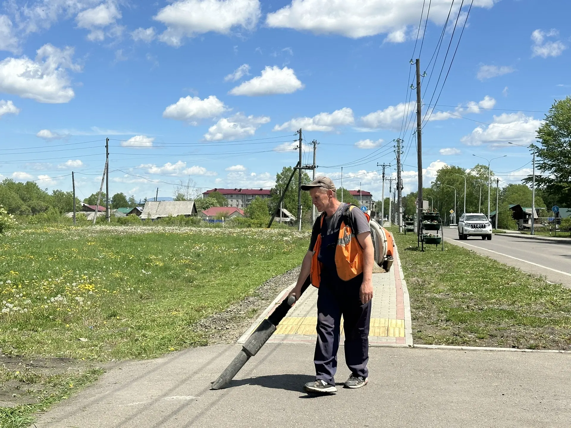 В Смирныховском районе стартовали работы по покосу травы 🌿