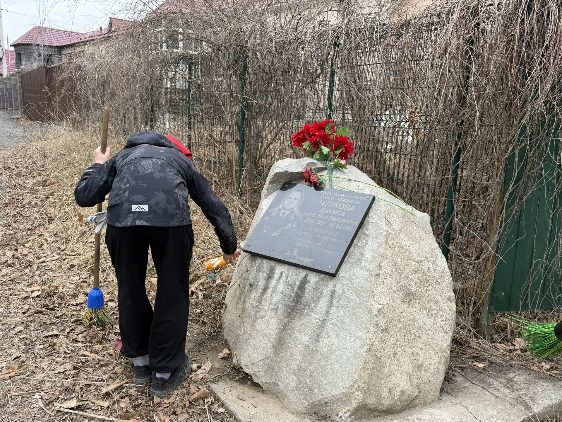 🌿 ВОЛОНТЁРСКИЙ ОТРЯД ГИМНАЗИСТОВ: ДОБРЫЕ ДЕЛА ПРОДОЛЖАЮТСЯ!  👥 Наши юные волонтёры совместно с совет