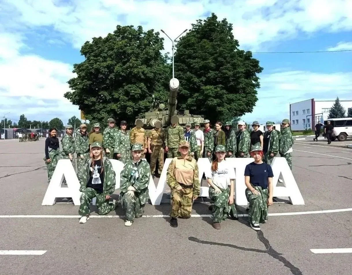 Яковлевские школьницы отправились  на военно-исторические сборы «АРМАТА»