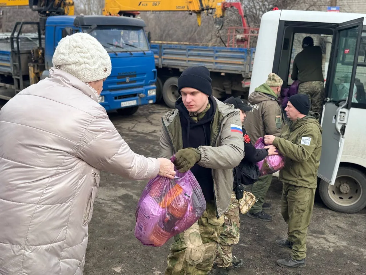 В поселке Центральный активно идет ликвидация последствий субботней атаки БПЛА. В восстановительных 