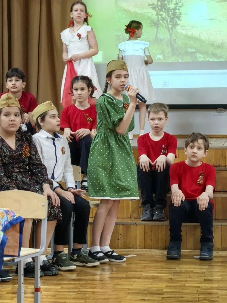 🕊 Сердцем к подвигу: Литературно-музыкальная композиция в честь 9 Мая  В преддверии 9 Мая во втором 