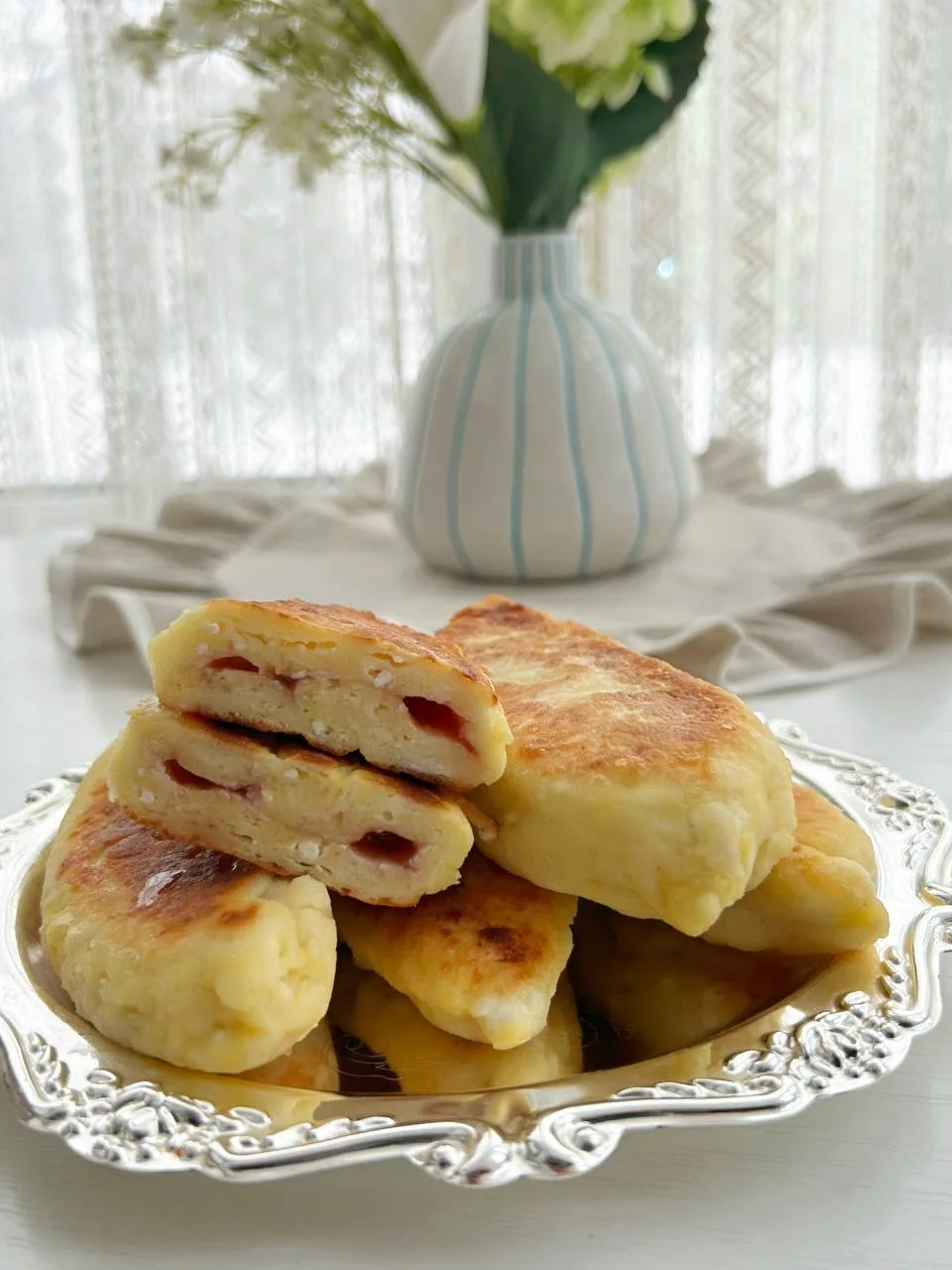 Доброе утро, мои хорошие ❤️  Пирожки из творожного теста с клубничным джемом  Выход ~ 410 гр (5 шт) 