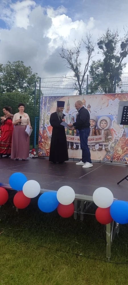 Словно в калейдоскопе красок: праздник Чистопрудненской территории зажёг сердца! 🇷🇺

12 июня в жив