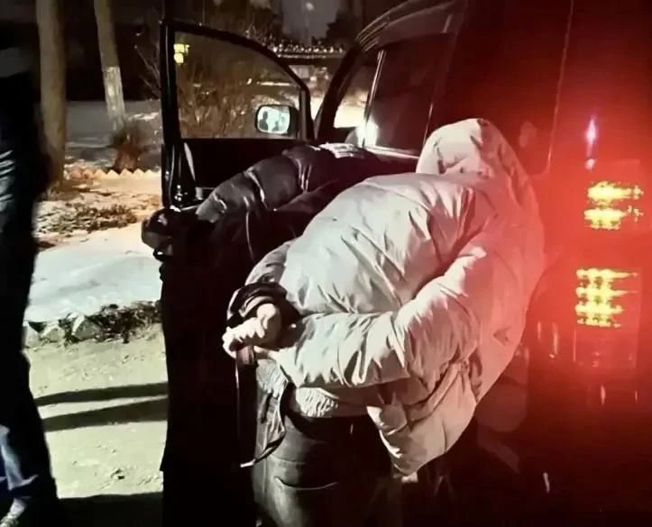 Серийного курьера аферистов поймали «за делом» в Приморье