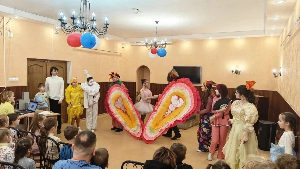 11 апреля, в субботу, театральная студия "Театр-Да!" выступала в Рыбацкой библиотеке со своим спекта