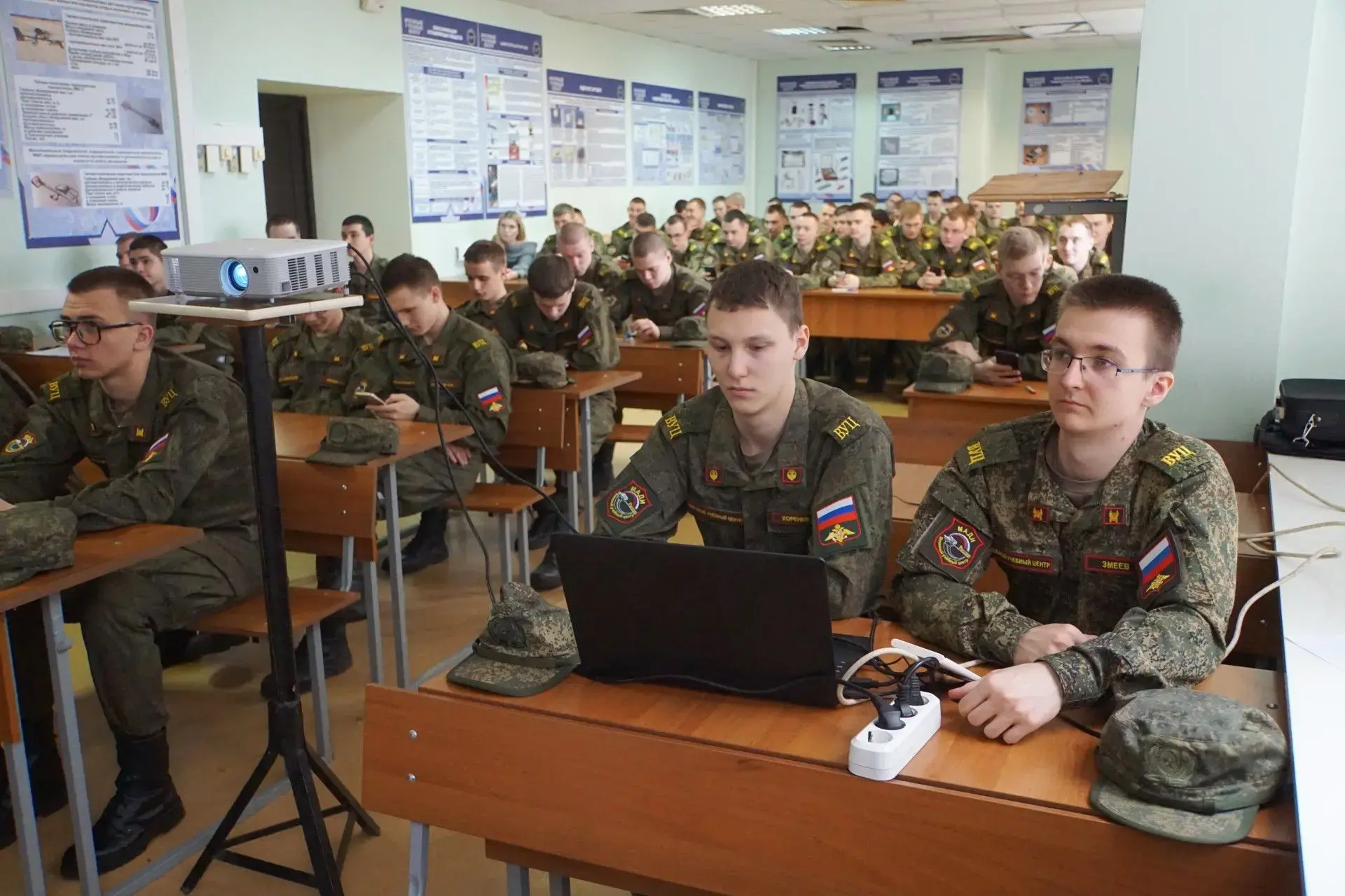 🚀 Студенты МАДИ приняли участие во Всероссийском космическом диктанте «Кадры для космоса»  🌌 Студент