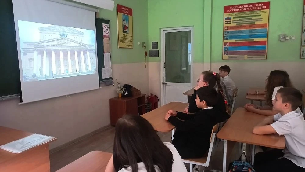🇷🇺 Сегодня в нашей школе прошло очередное занятие из цикла «Разговоры о важном». Тема встречи объеди