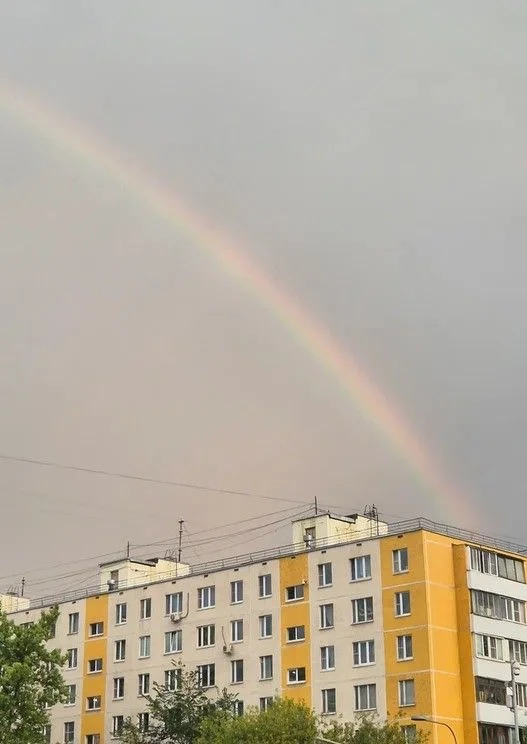Насыщенный день у нас с Сонькой вышел... 
Поели в "Муссоне" , промокли под ливнем, посмотрели радугу