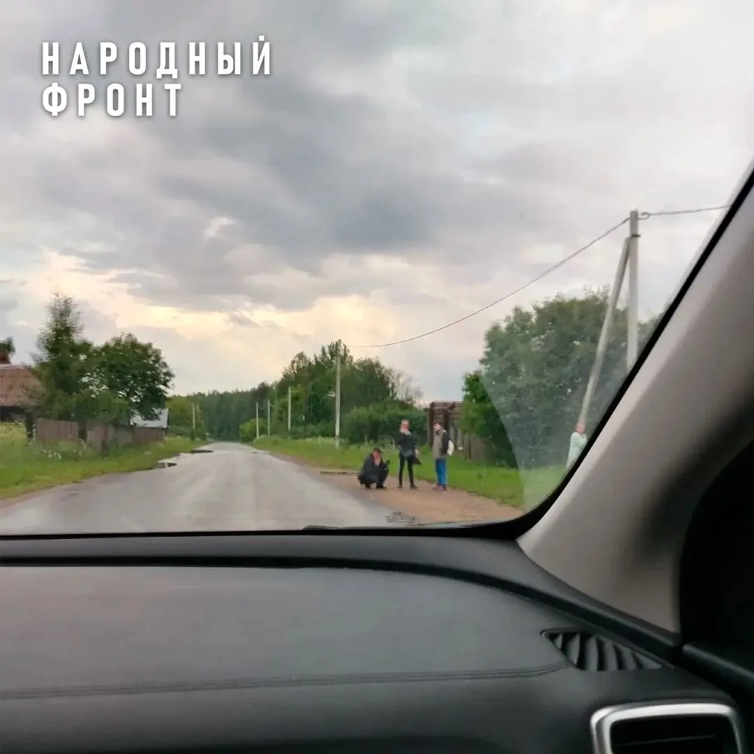 Жители Юрьянского района просят обустроить им автобусную остановку.