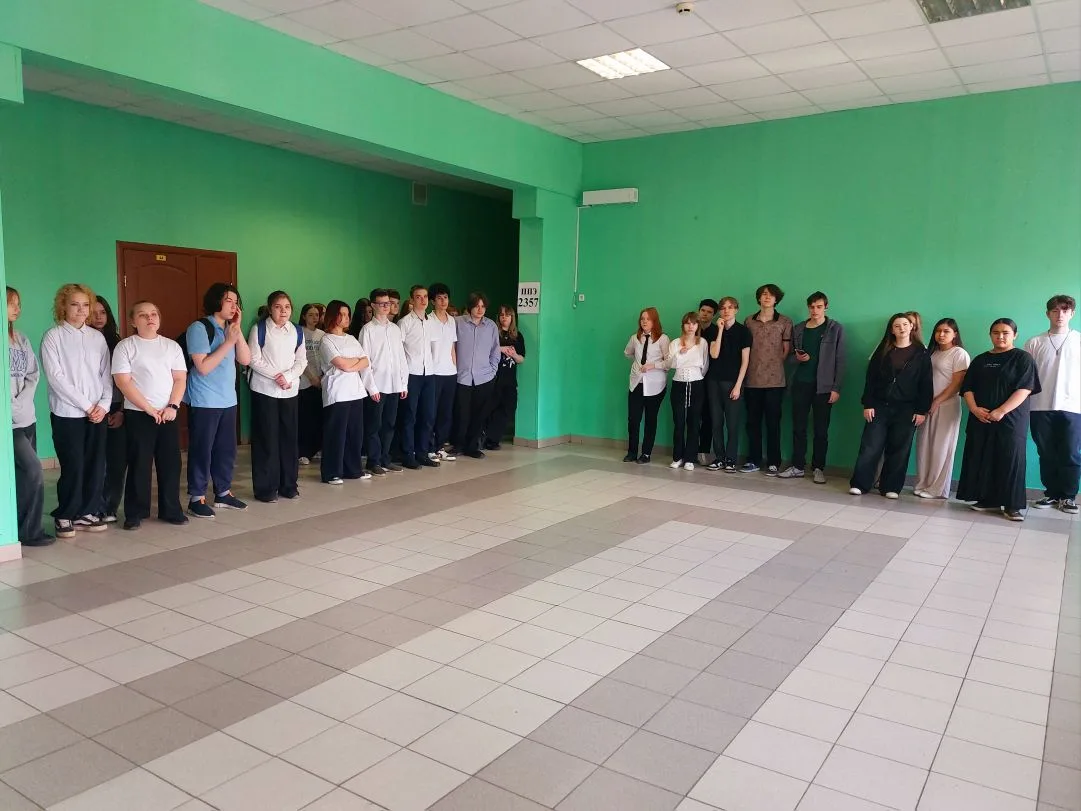 ТОРЖЕСТВЕННЫЕ ЛИНЕЙКИ НА ДАНИЛОВСКОЙ НАБЕРЕЖНОЙ  🎓 Сегодня в корпусе на Даниловской набережной нашей
