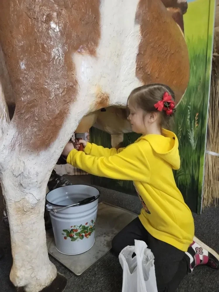 🐮 Первоклассники открыли для себя мир молока.  Сегодня наши юные исследователи 1М и 1Д отправились в