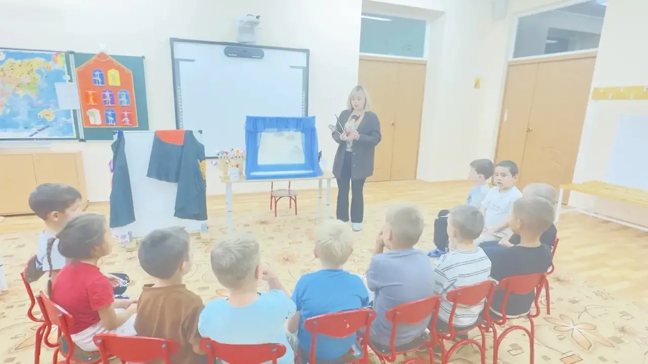 Әкиятләр көне уңаеннан тәрбиячеләр Алия Рефатҗановна белән Ләйлә Наилевна балаларны әки...
