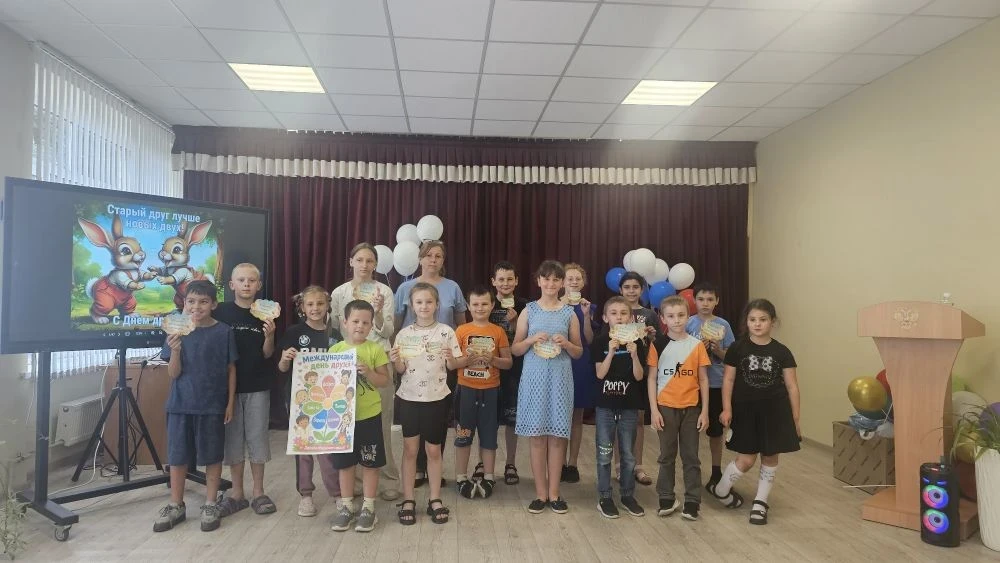 Работа в пришкольном лагере «Солнышко» набирает обороты, а каждый день наполнен яркими ...